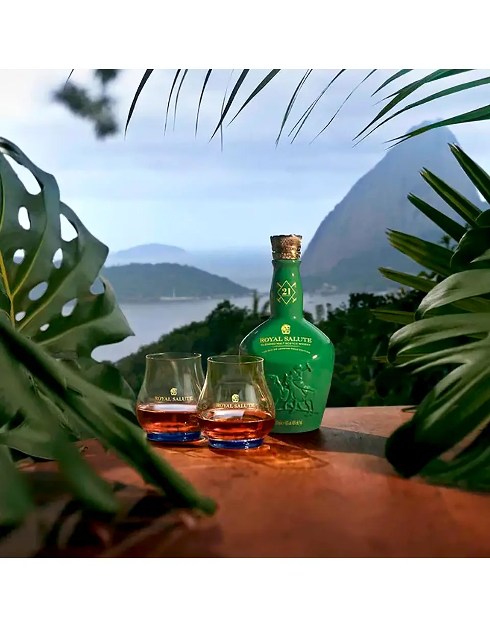 Chivas Royal Salute The Rio de Janeiro Polo Edition - Image 4