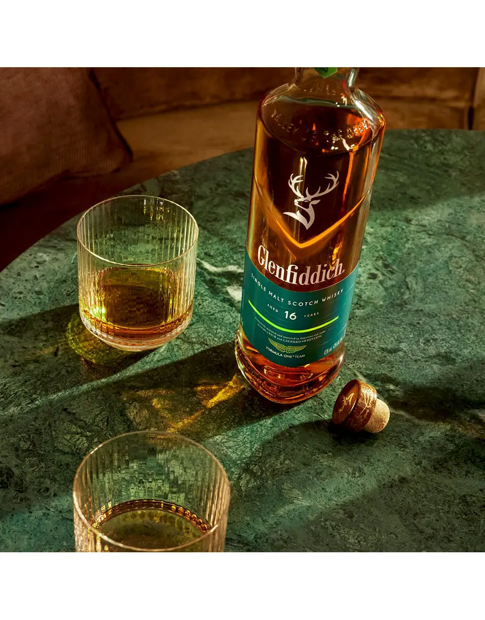 Glenfiddich x Aston Martin Formula One 16 Year Old - Image 2